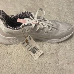 Brand new adidas sneakers!!